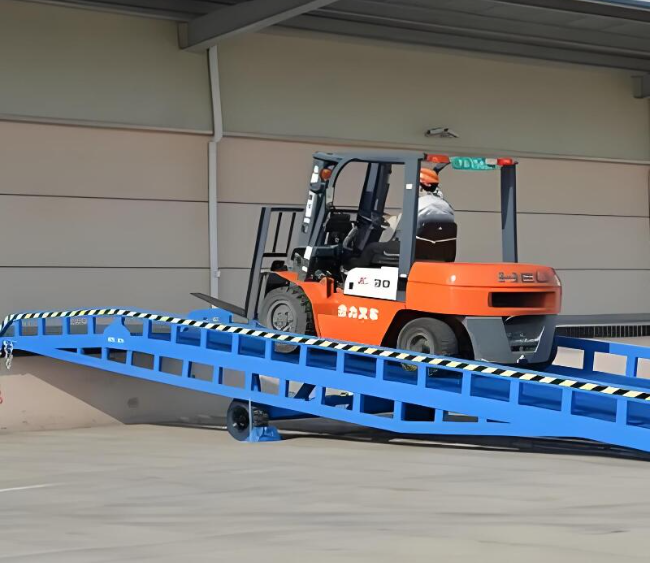 和平镇移动式卸货平台（叉车用）